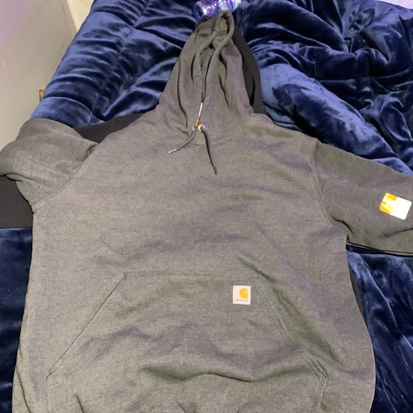 Carhartt hoodies only one with the side arm logo - Picture 3 of 5